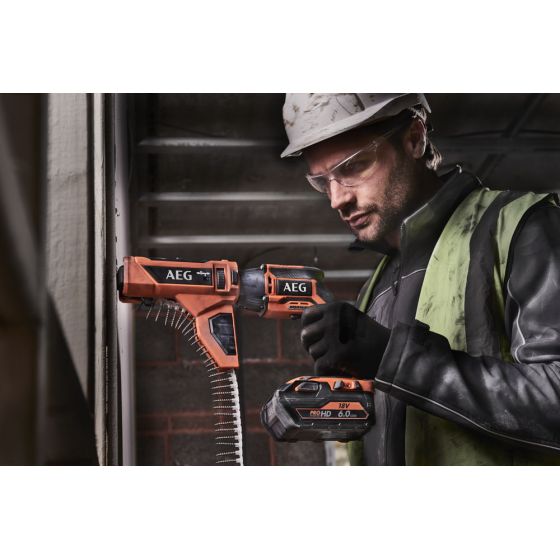 AEG BTS18BLBSA-202C Visseuse à placo Brushless 18V 5 Nm 2x2.0Ah avec chargeur de bande (4935498181)