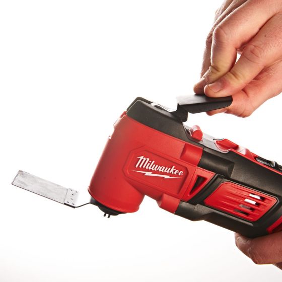 Milwaukee M18 BMT-0 Multitool sans fil 18V avec accessoires (4933446203)