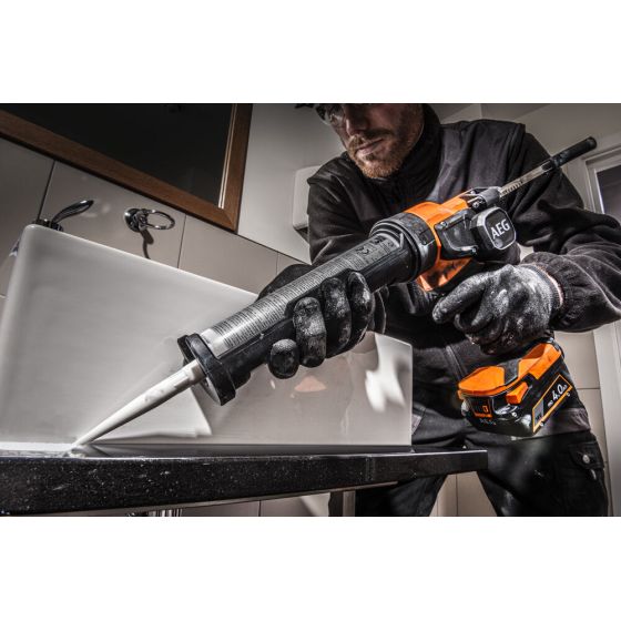 AEG BKP18C2-310-0 Pistolet à colle & à silicone sans fil 18V 310ml AEG BKP18C2-310-0 Pistolet à colle & à silicone sans fil 18V 310ml