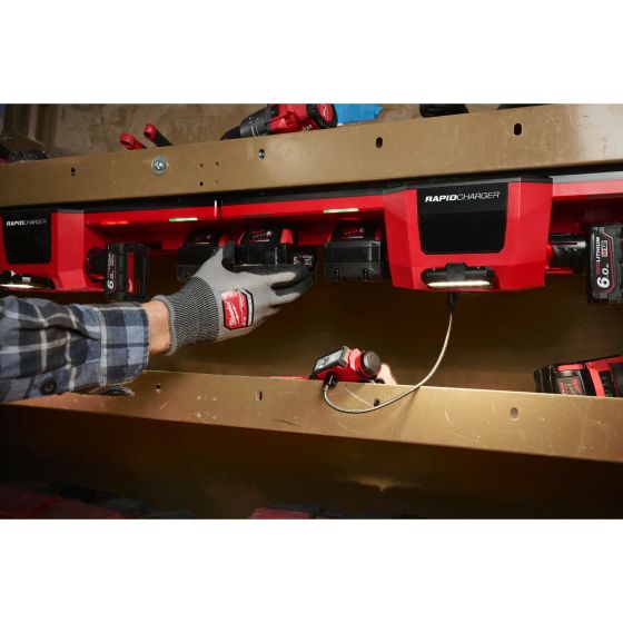 Milwaukee M12-18 GBC4 Chargeur de batterie multi-ports (4933493863)