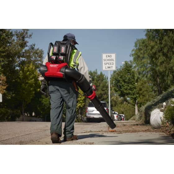 Milwaukee M18 F2BPB-124 Souffleur dorsal à double batterie Brushless 18V Fuel 4x12Ah FORGE (4933499231)