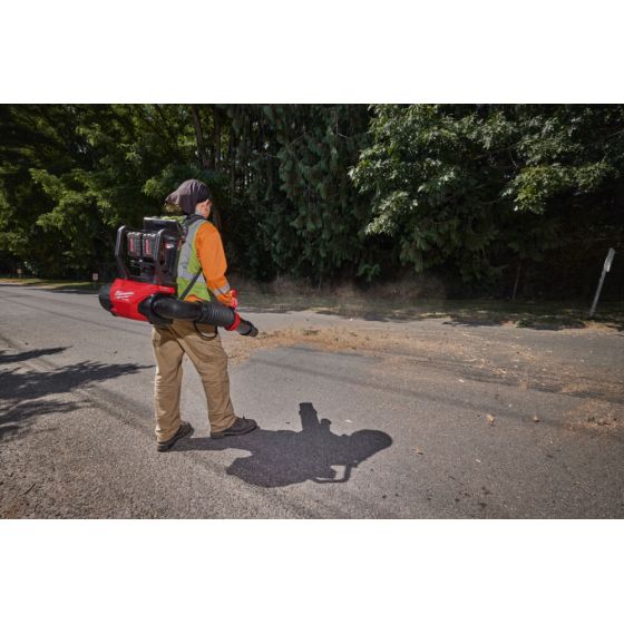 Milwaukee M18 F2BPB-0 Souffleur dorsal à double batterie Brushless 18V Fuel (4933493212)