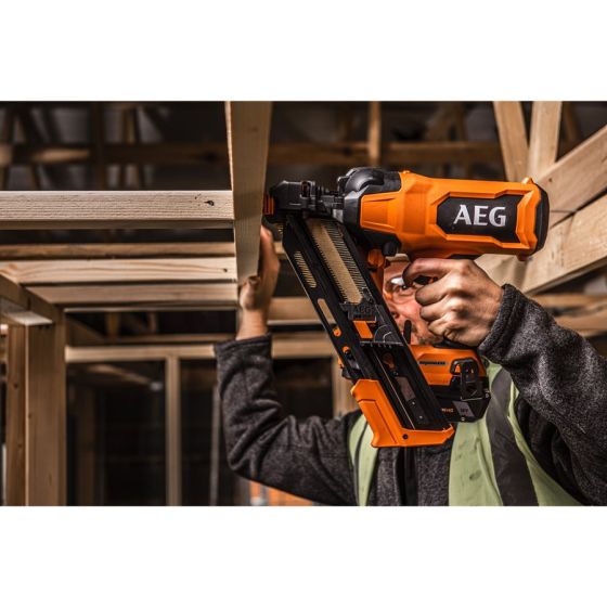 AEG B18FN10-602C Cloueur de charpentier sans fil 18V 2x6.0Ah (4935498601)