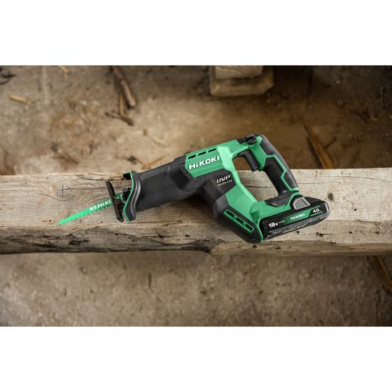 Hikoki CR18DMAWWZ Scie Sabre pendulaire sans fil 18V 2x4.0Ah avec coffret de transport