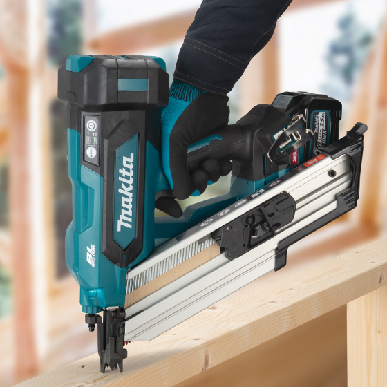 Makita BN001GZ Cloueur de charpente 40V XGT avec coffret (Machine seule)