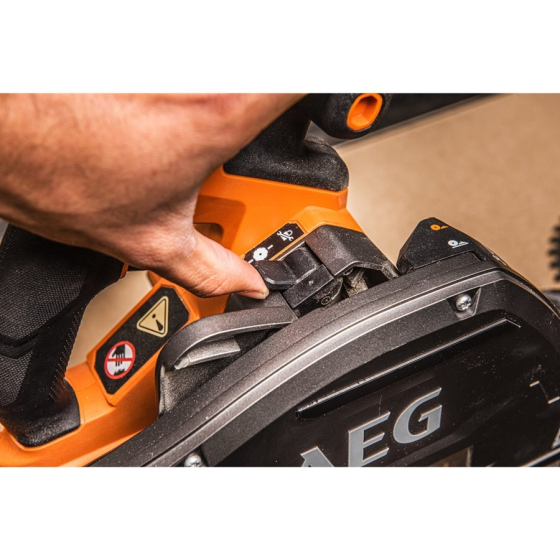 AEG BKS18PBL-602C Scie plongeante 18V brushless 165mm 2x6.0Ah avec rail de guidage 1.5m (4935493529)