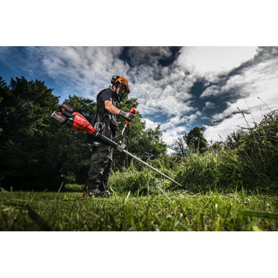 Milwaukee M18 F2BCU-122 Débroussailleuse à double batterie 18V Fuel 2x12Ah FORGE (4933480860)