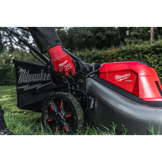 Milwaukee M18 F2LM53-122 Tondeuse à gazon 18V autotractée FUEL 2x12Ah (4933479585)