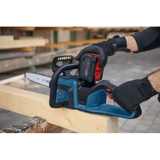 Bosch GKE 18V-30 Tronçonneuse sans fil 18V avec guide 30cm (06008D3200)