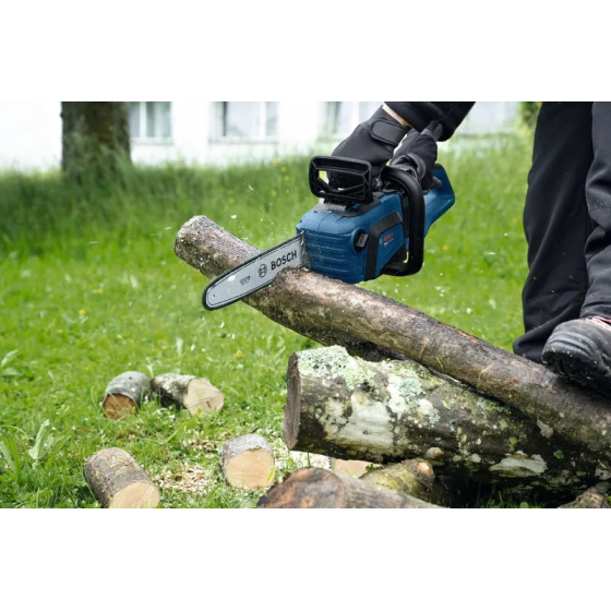 Bosch GKE 18V-30 Tronçonneuse sans fil 18V avec guide 30cm (06008D3200)
