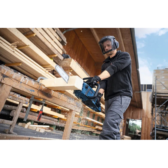 Bosch GKE 18V-30 Tronçonneuse sans fil 18V avec guide 30cm (06008D3200)
