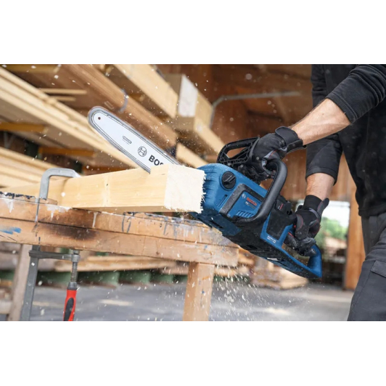 Bosch GKE 18V-30 Tronçonneuse sans fil 18V avec guide 30cm (06008D3200)