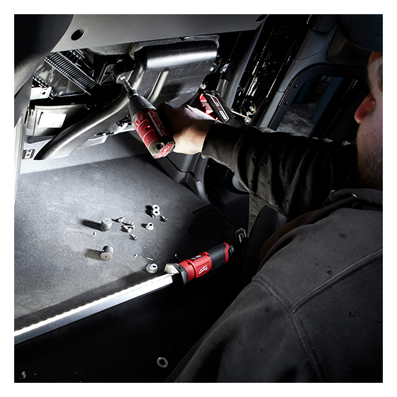 Milwaukee M12UHL-0 Baladeuse LED Extensible 12V (Seule)